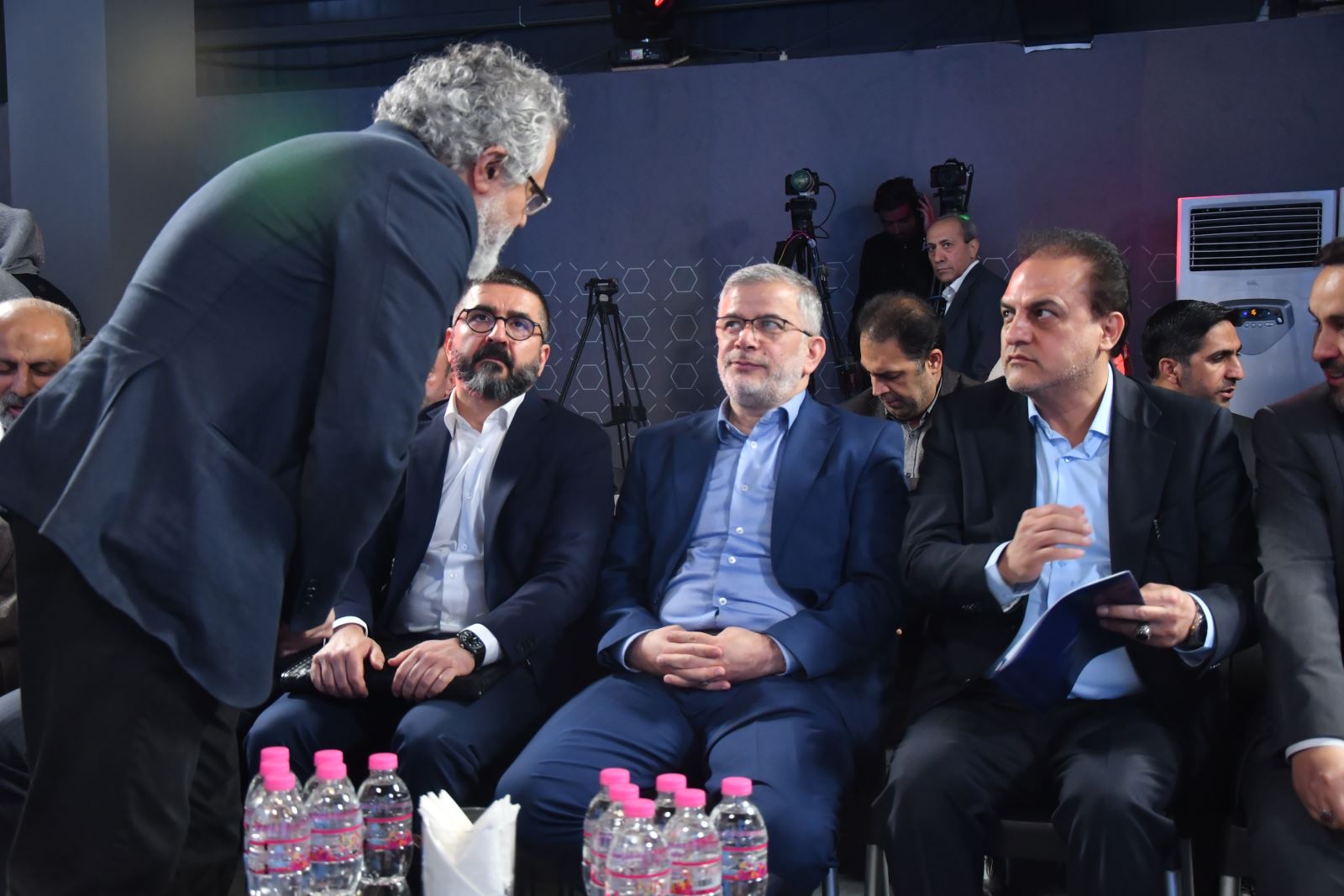 بازدید مسئولان از کارخانه آوان شیمی